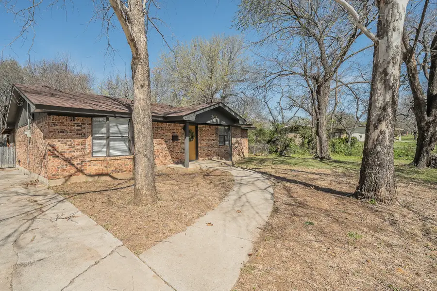 302 W Hale Avenue, Decatur, TX 76234 - #3