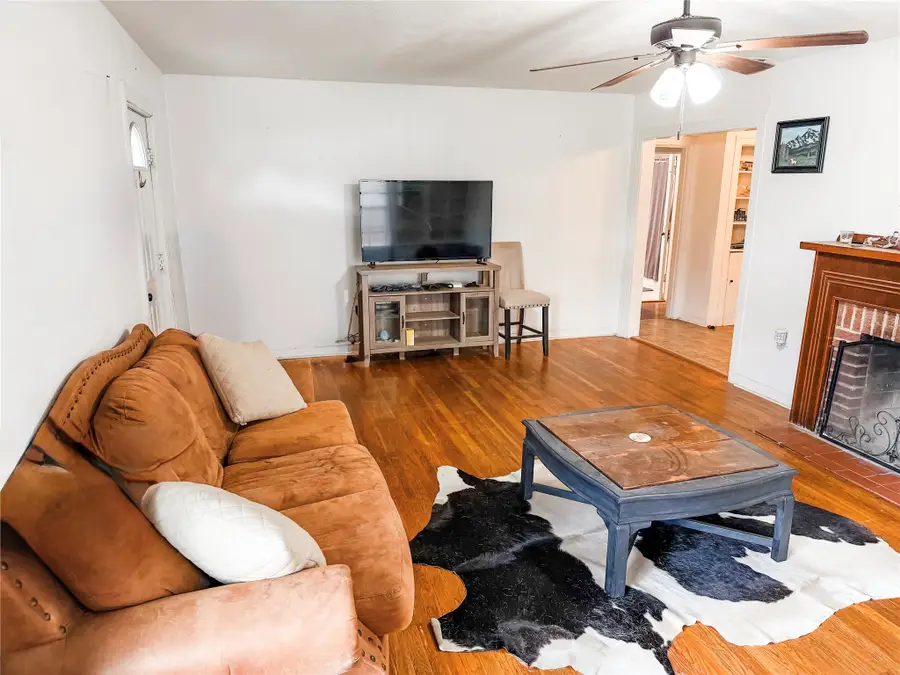 1136 W Long Street, Stephenville, TX 76401 - #2