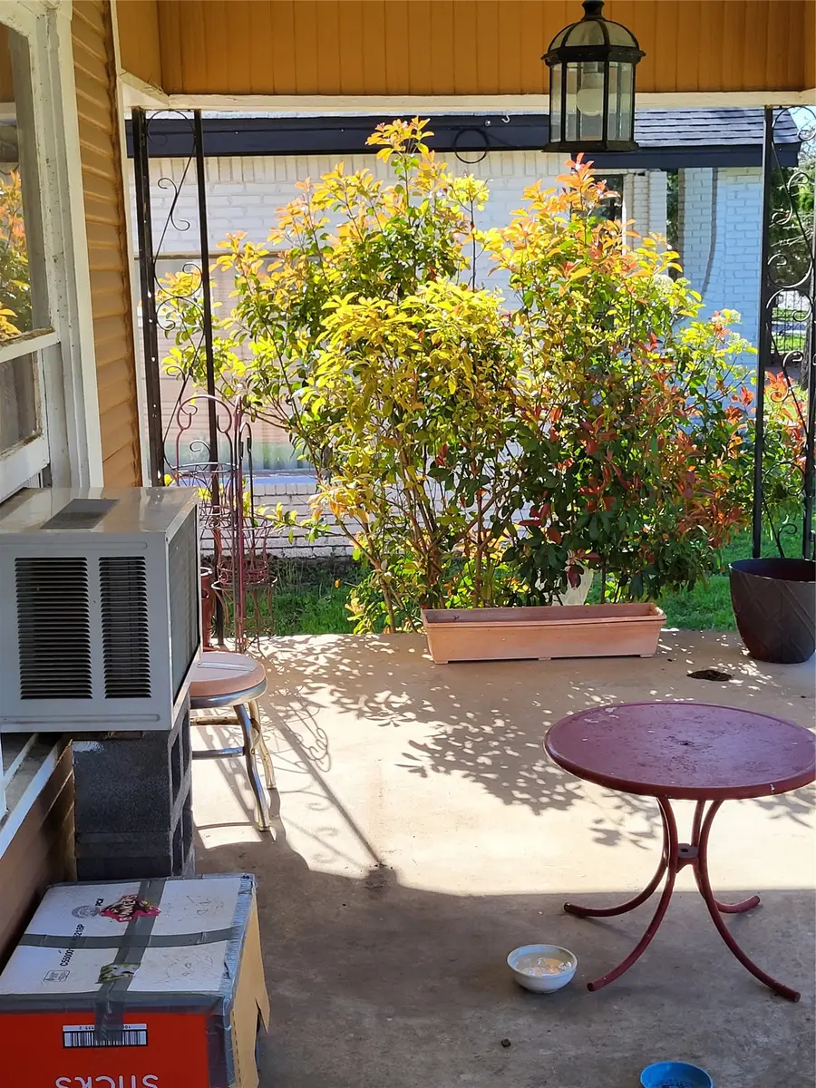 1312 Lagonda Avenue, Fort Worth, TX 76164 - #2