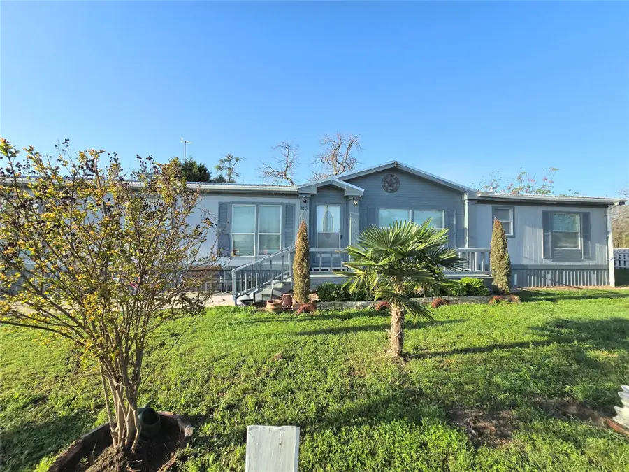 813 W 12th Street, Cameron, TX 76520 - #2