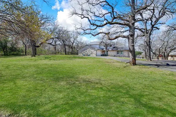 132 S Briaroaks Road, Burleson, TX 76028