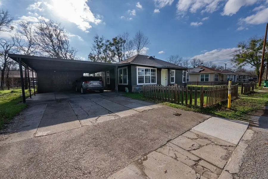 662 N Barton Street, Stephenville, TX 76401 - #3