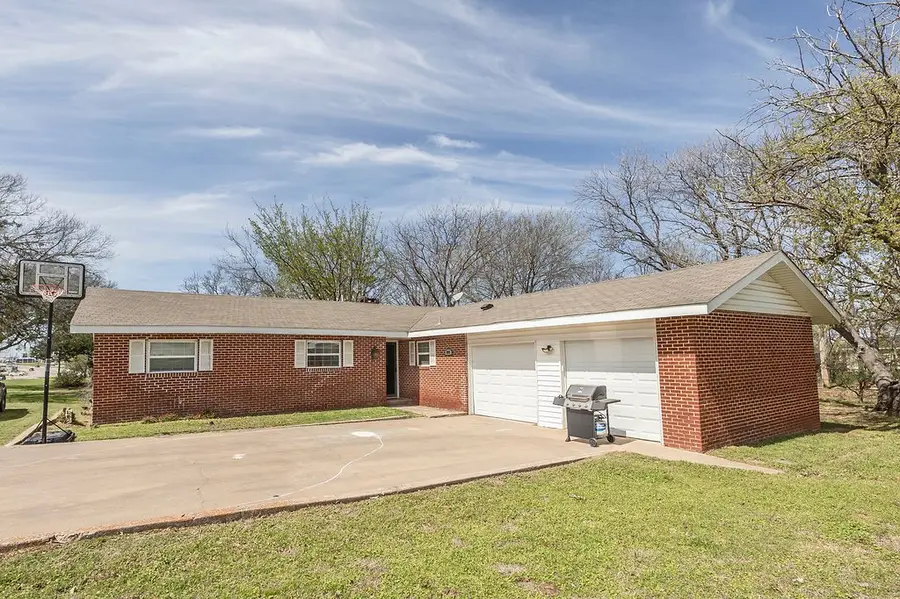809 E Highway 82, Nocona, TX 76255 - #2