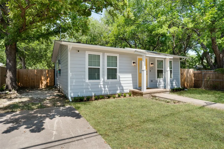 214 S Thrash Street, Granbury, TX 76048 - #3