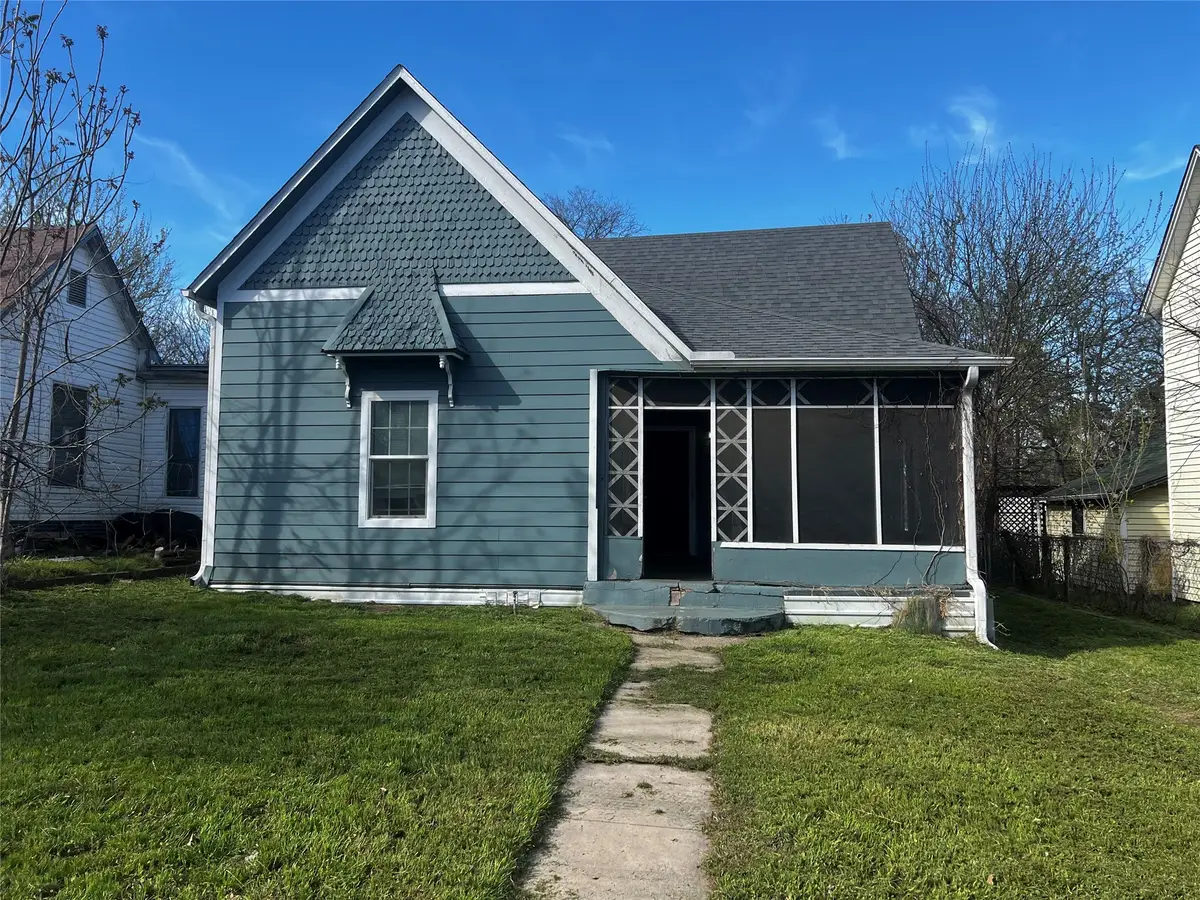 925 W Nelson Street, Denison, TX 75020 - #1