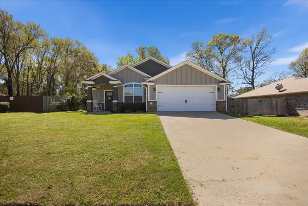 307 Mission Crest Circle, Lindale, TX 75771