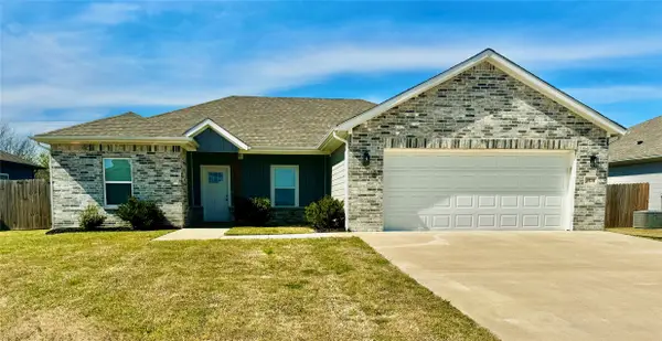 3828 Skylane Avenue, Corsicana, TX 75110