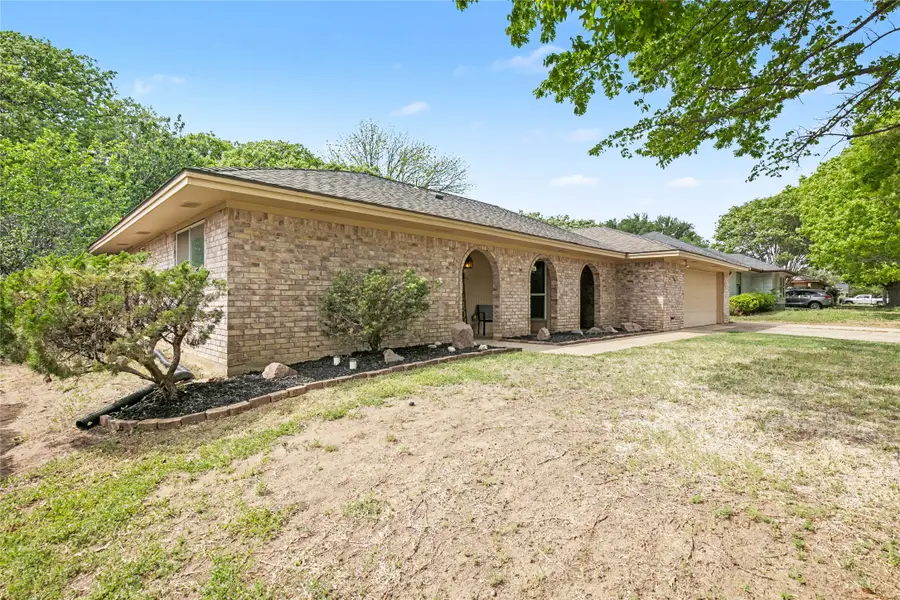 2805 Autumn Drive, Hurst, TX 76054 - #2