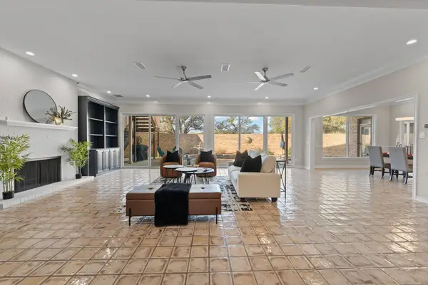 848 S Havenwood Lane, Fort Worth, TX 76112