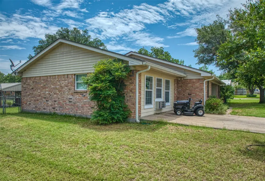 914 S Avenue N, Clifton, TX 76634 - #3
