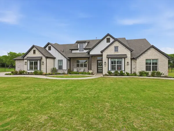 300 Waterview Drive, Gunter, TX 75058