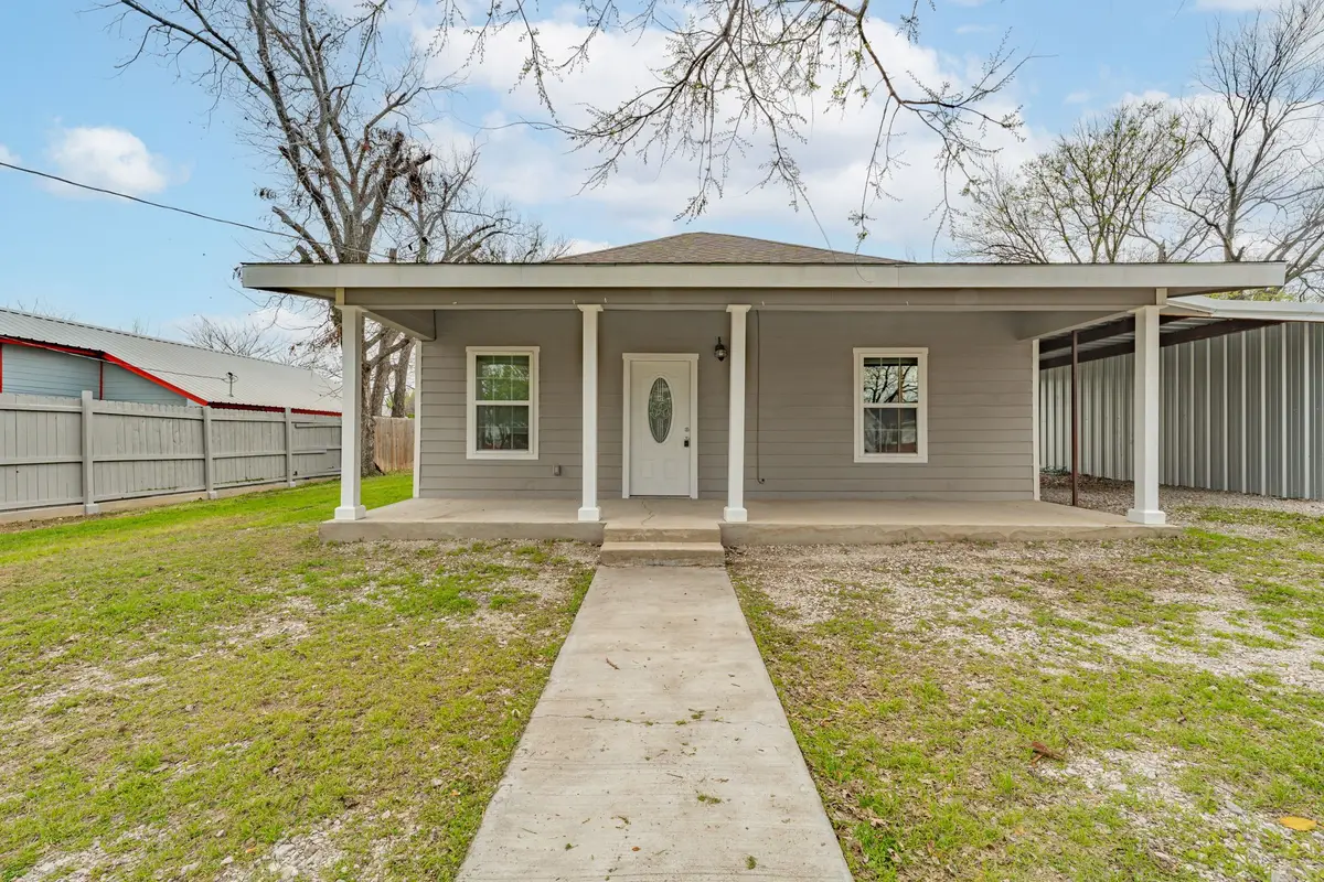 302 W Armstrong Avenue, Comanche, TX 76442 - #1
