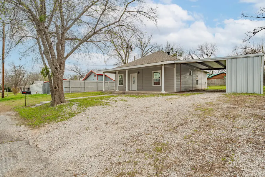 302 W Armstrong Avenue, Comanche, TX 76442 - #3