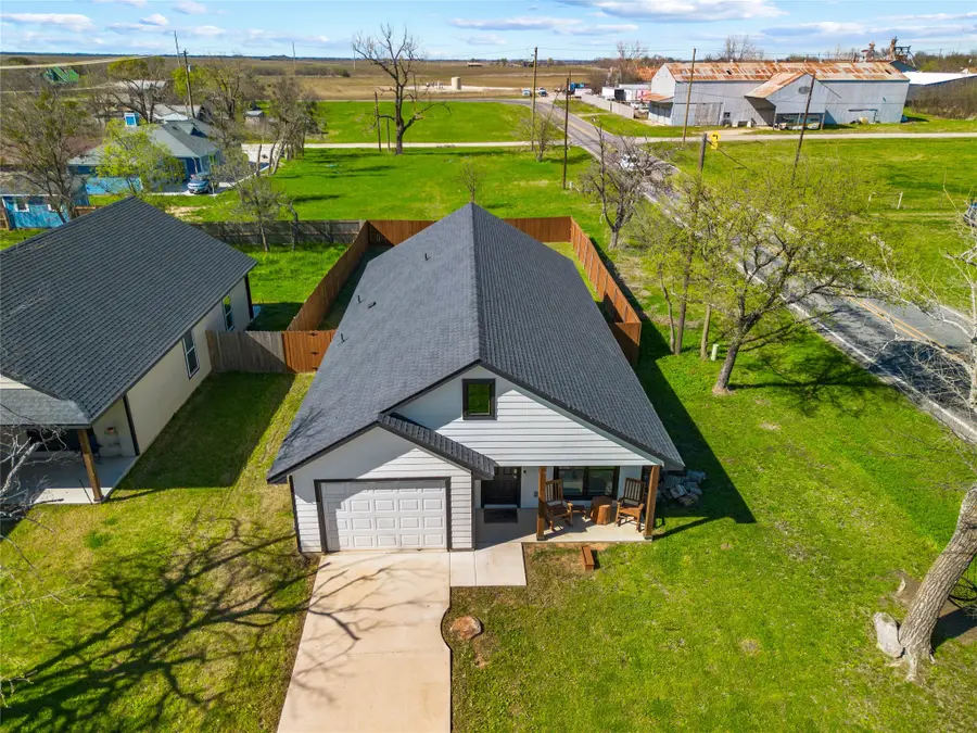 300 W Main Street, Itasca, TX 76055 - #2