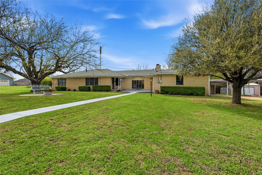 1106 Central Avenue, Bowie, TX 76230 - #3