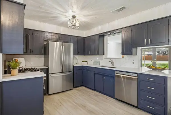 312 E Hampton Road, Crowley, TX 76036