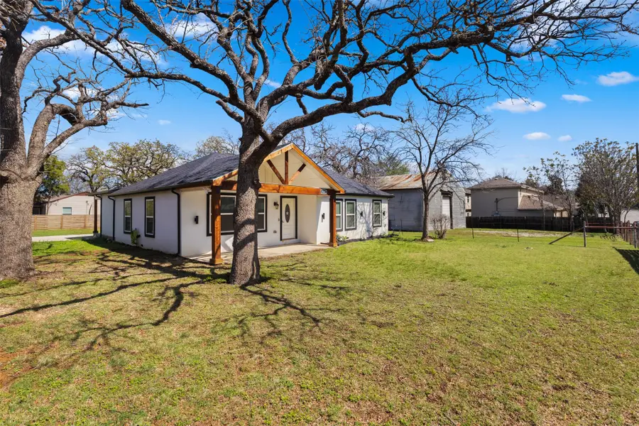 1024 Greenlee Street, Denton, TX 76201 - #2