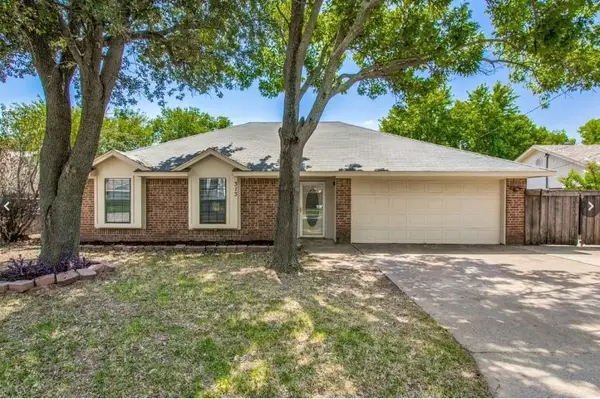 313 Oakwood Circle, Shady Shores, TX 76208