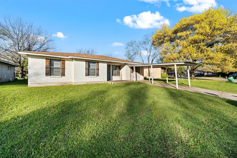 706 Horseshoe Drive, Beverly Hills, TX 76711 - #2