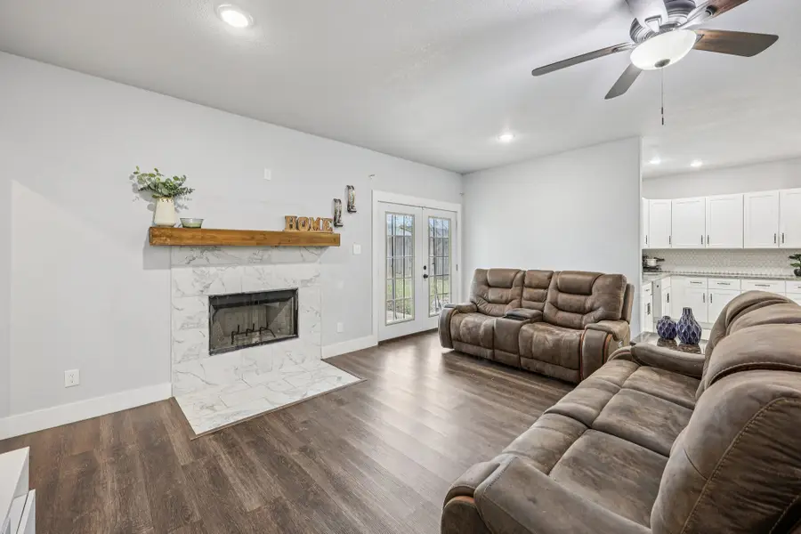 705 Lynnfield Drive, Arlington, TX 76014 - #2