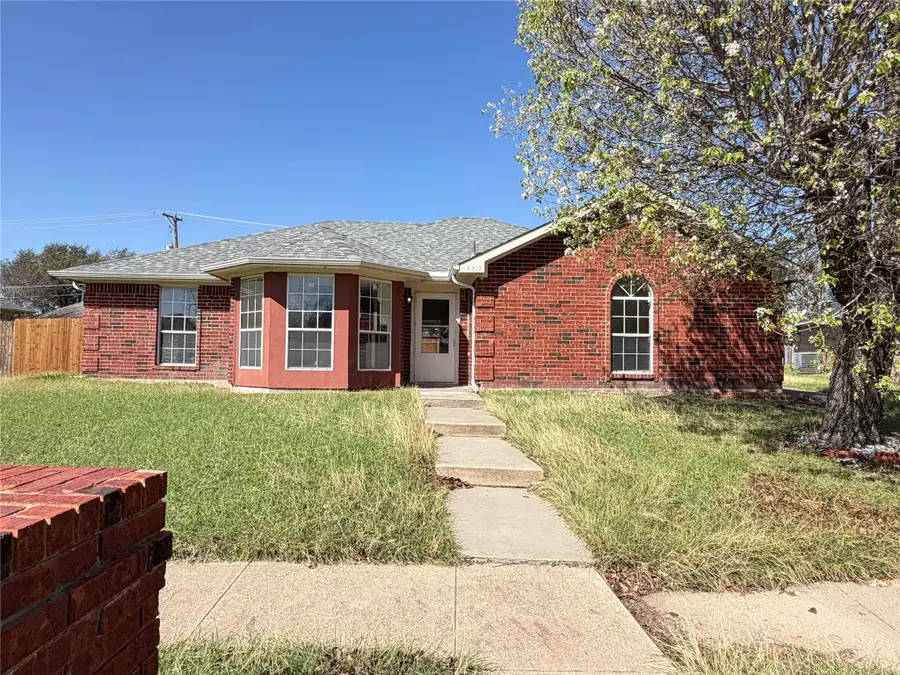 6212 Brookhaven Trail, Arlington, TX 76001 - #2