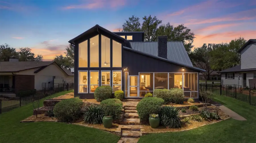 519 Kiowa Drive W, Lake Kiowa, TX 76240 - #2