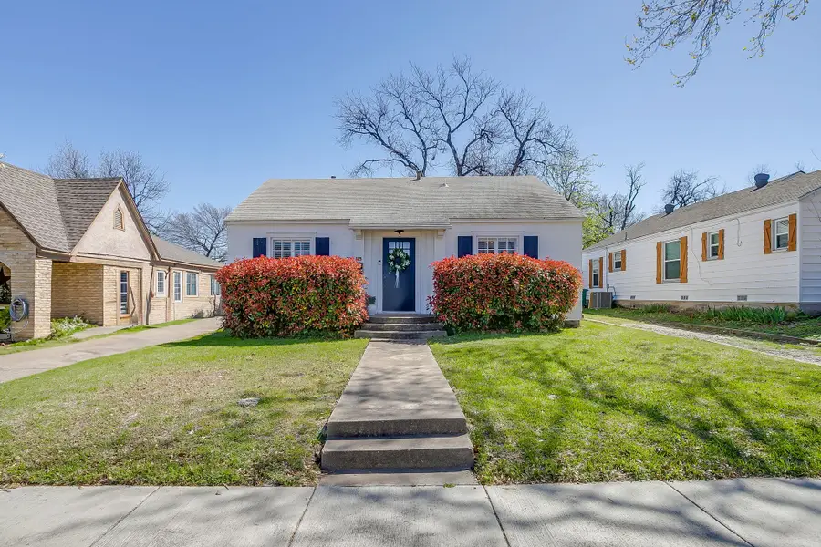 3229 8th Avenue, Fort Worth, TX 76110 - #2