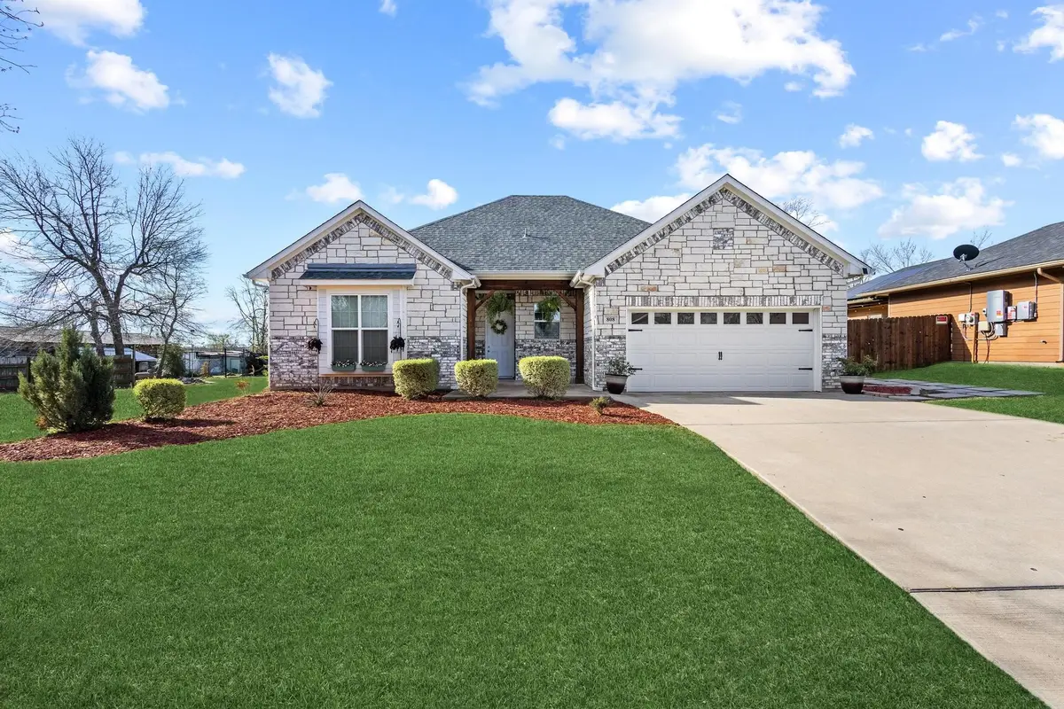 808 E 6th Street, Bonham, TX 75418 - #1