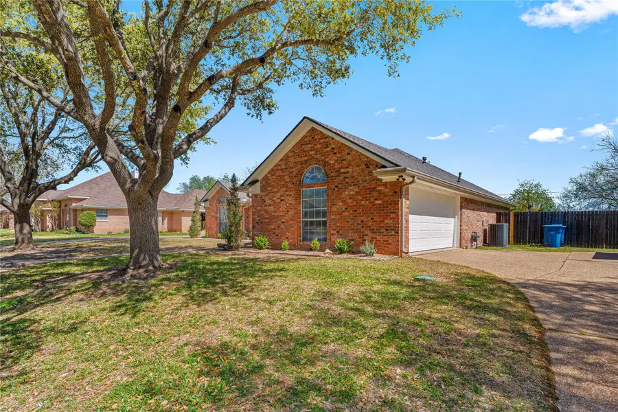228 Fannin Drive, Hewitt, TX 76643 - #2