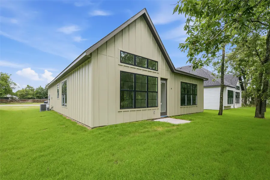 305 E Locust Street, Leonard, TX 75452 - #2