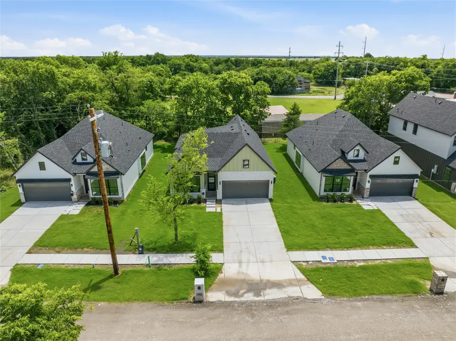 305 E Locust Street, Leonard, TX 75452 - #3