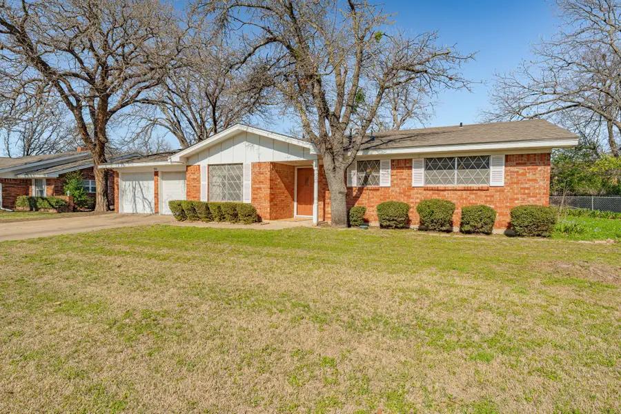 915 N Charlotte Avenue, Stephenville, TX 76401 - #2