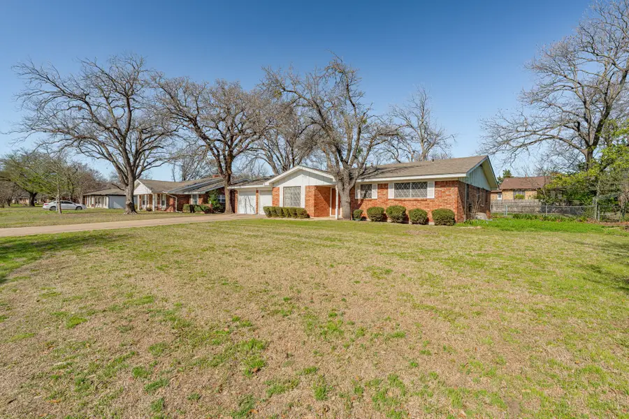 915 N Charlotte Avenue, Stephenville, TX 76401 - #3
