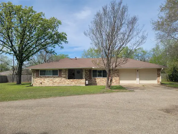 215 N Karl Cayton Street, Groesbeck, TX 76642