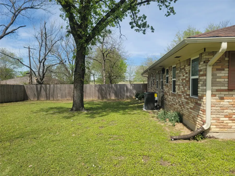 215 N Karl Cayton Street, Groesbeck, TX 76642 - #3