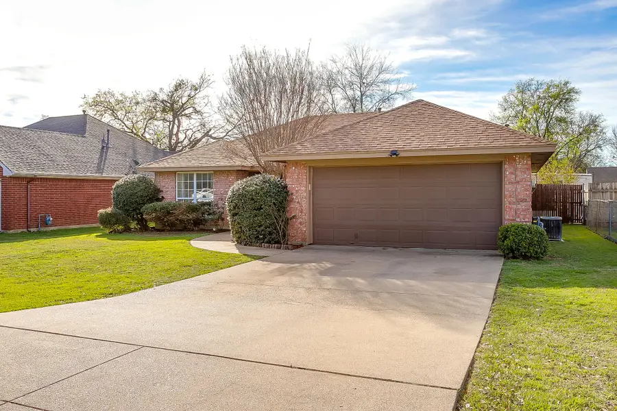 1215 Davis Street, Cleburne, TX 76033 - #2