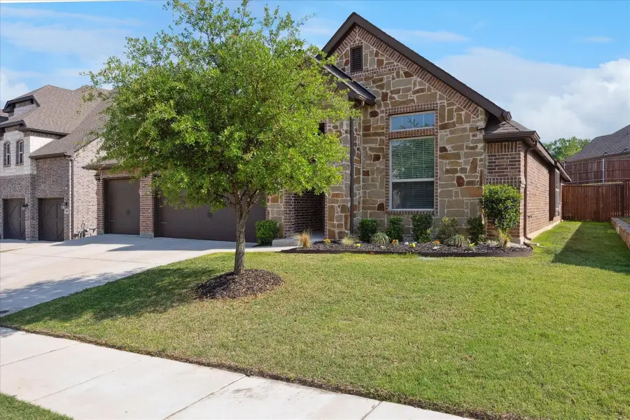 511 Ranchwood Drive, Justin, TX 76247 - #2