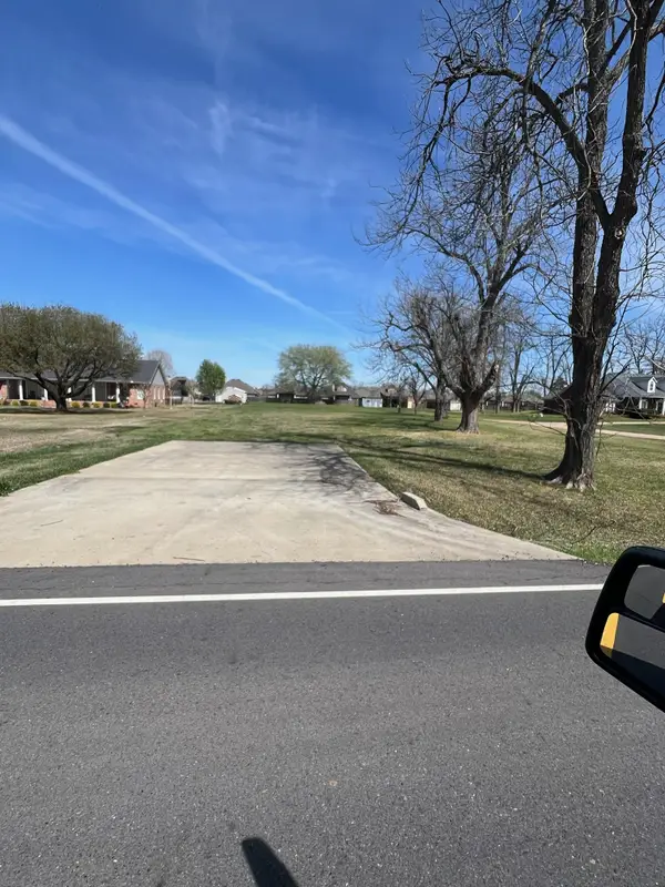 5020 Swan Lake Road, Bossier City, LA 71111