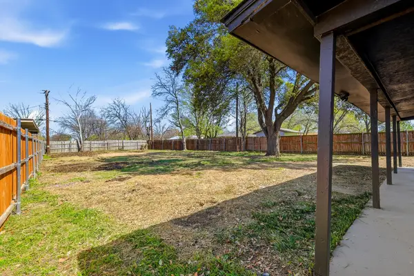 1207 Glynn Oaks Drive, Arlington, TX 76010