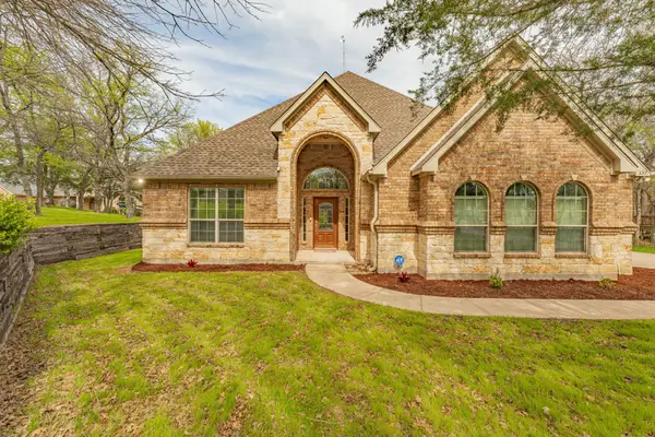 137 N Natural Spring Lane, Azle, TX 76020