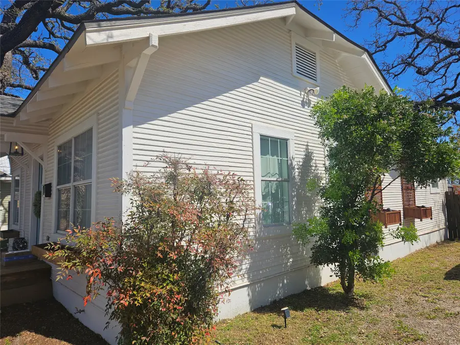 704 Avenue J, Brownwood, TX 76801 - #2