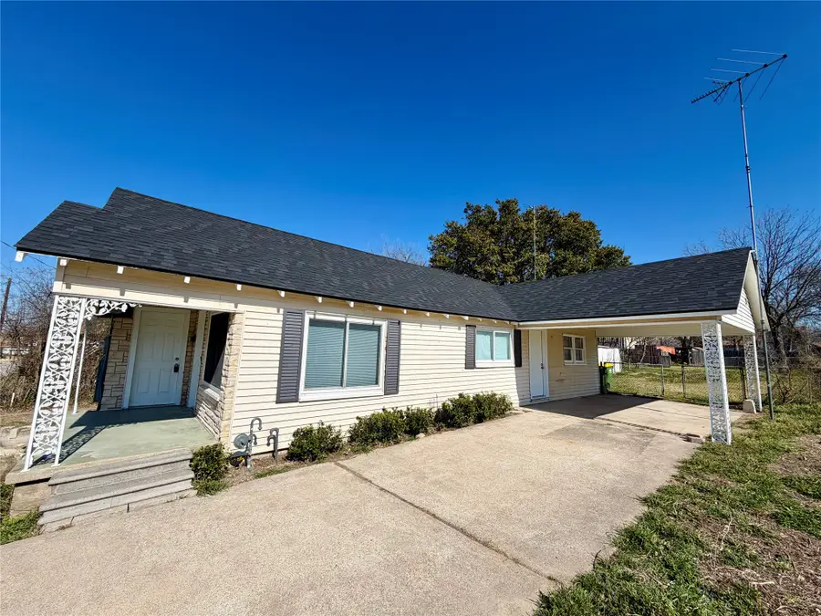 107 S Harrison Street, West, TX 76691 - #2