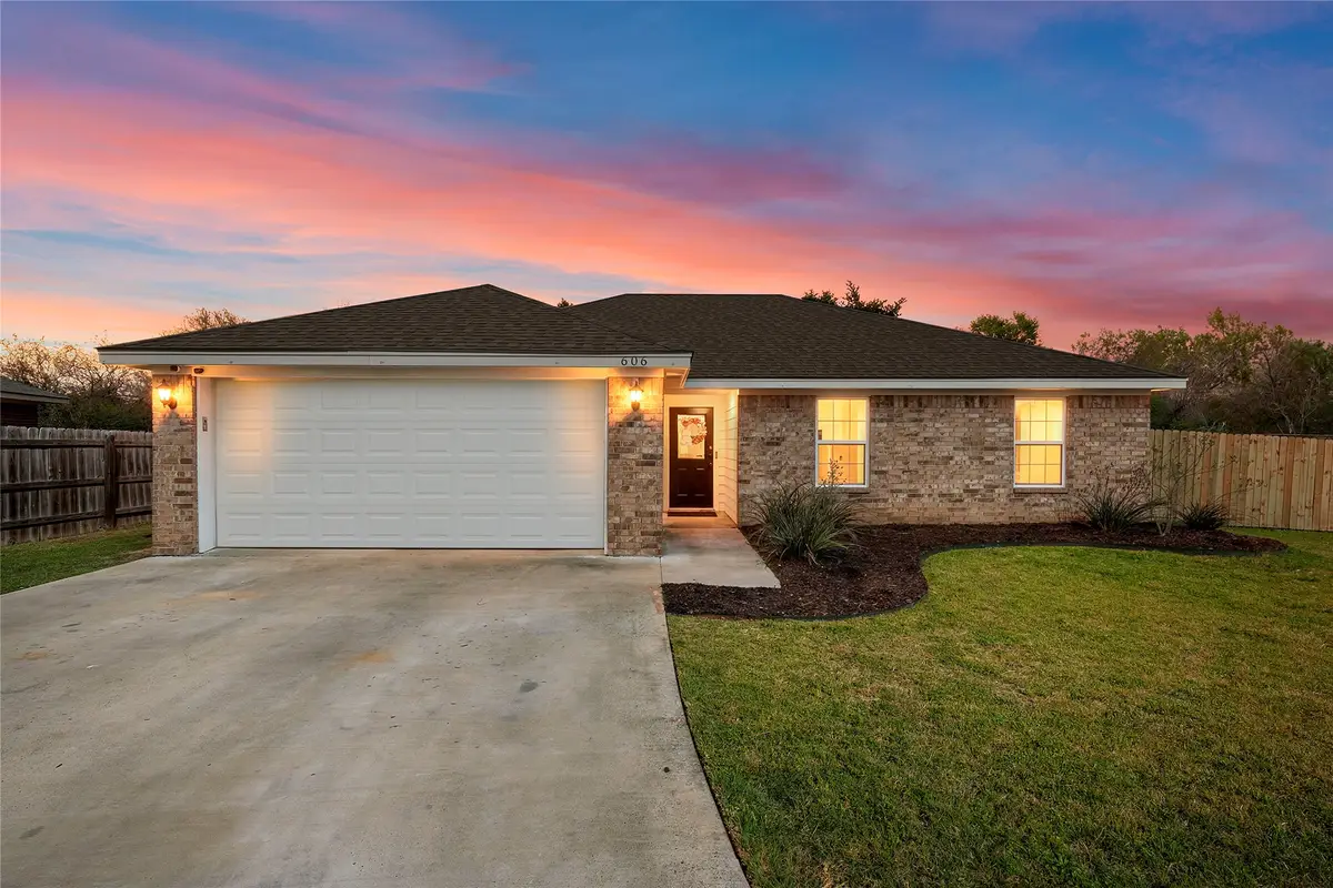 606 Powers Street, Lacy Lakeview, TX 76705 - #1