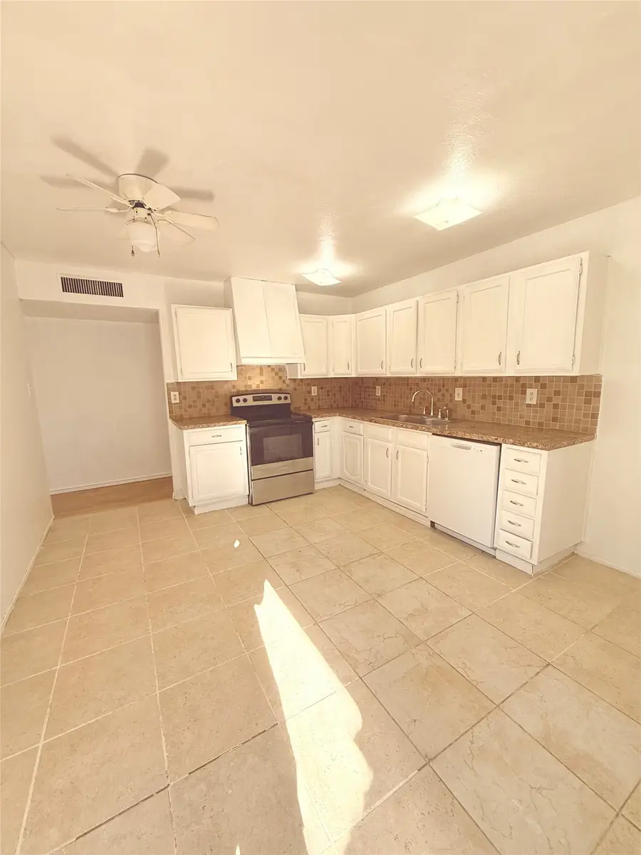 5540 N Colony Boulevard, The Colony, TX 75056 - #3