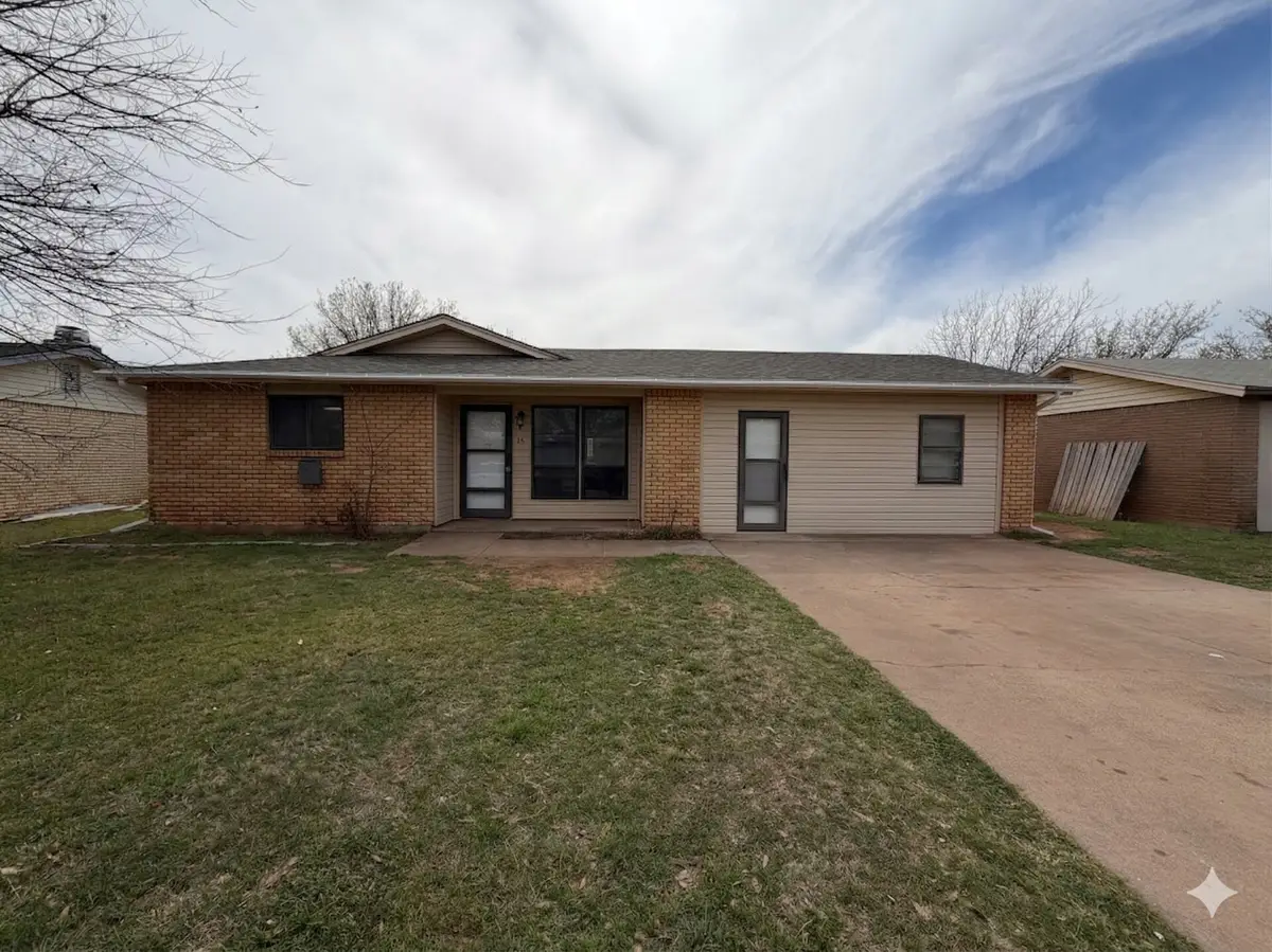 911 W Louisa Avenue, Iowa Park, TX 76367 - #1