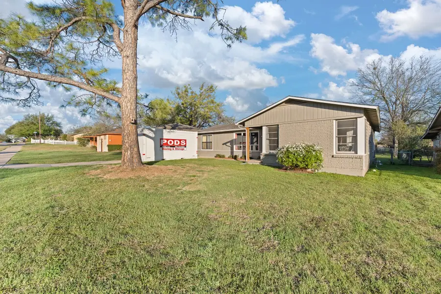 1116 Poindexter Avenue, Cleburne, TX 76033 - #2
