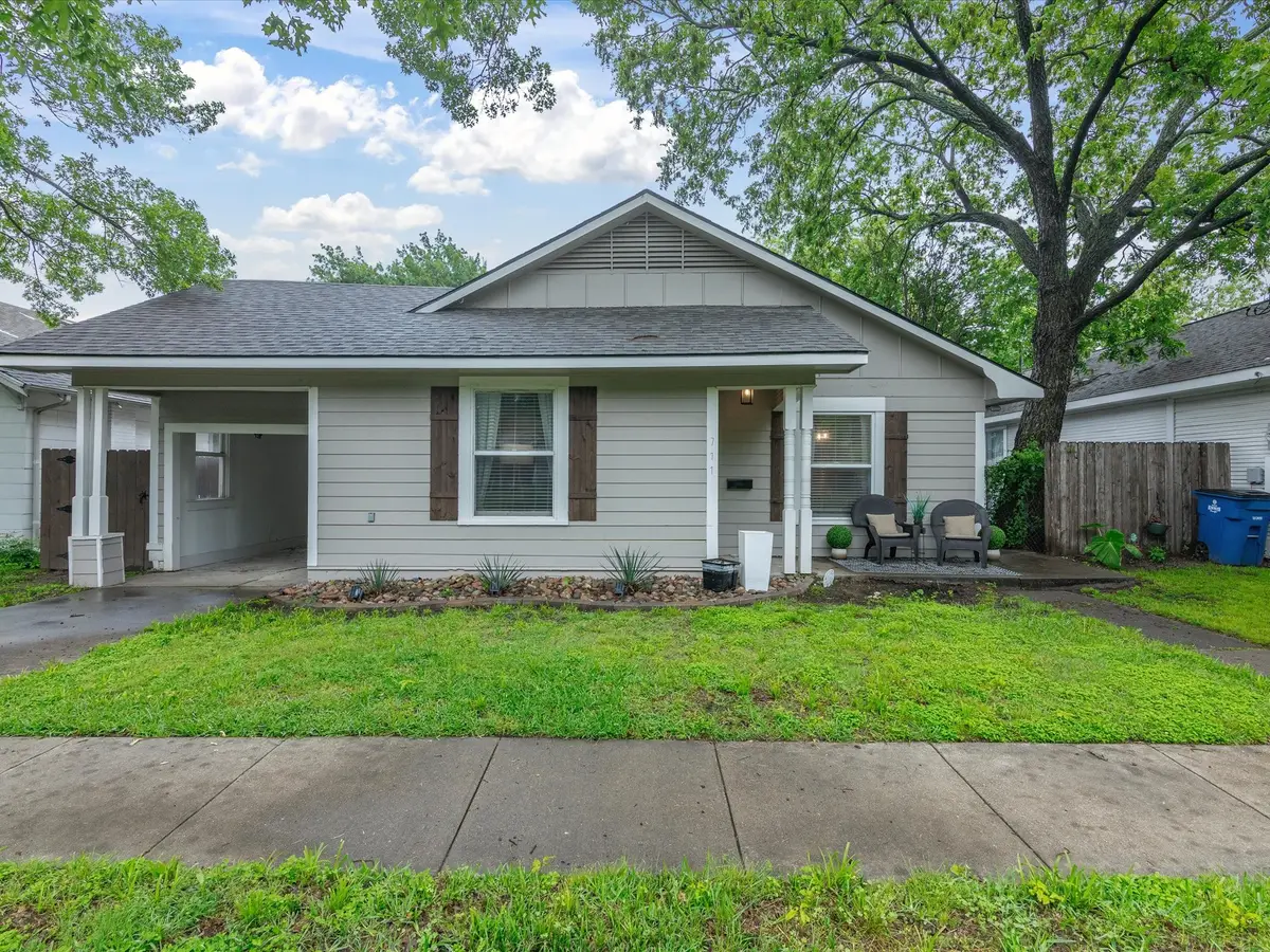 711 W Knox Street, Ennis, TX 75119 - #1