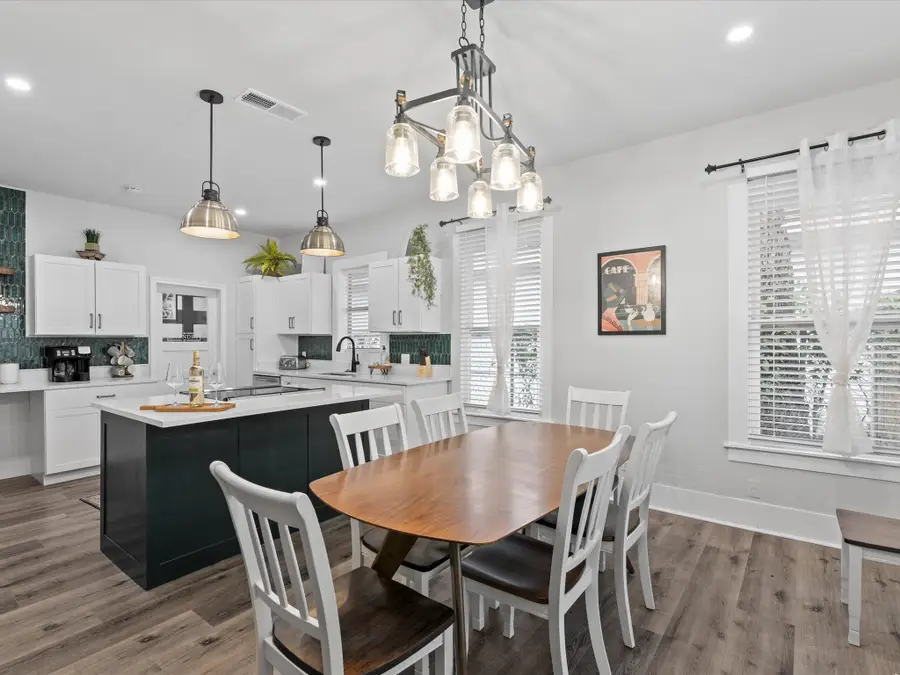 711 W Knox Street, Ennis, TX 75119 - #2