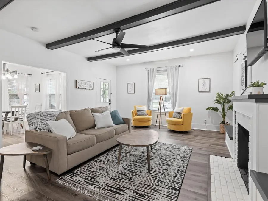 711 W Knox Street, Ennis, TX 75119 - #3