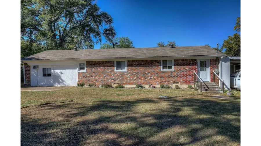 208 Miller Street, Mount Vernon, TX 75457 - #2